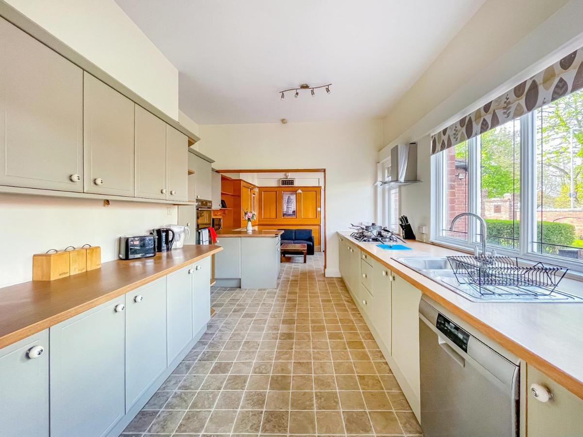 *Rd9Bc* For Your Most Relaxed & Cosy Stay + Free Parking + Free Fast Wifi * Leeds  Eksteriør bilde