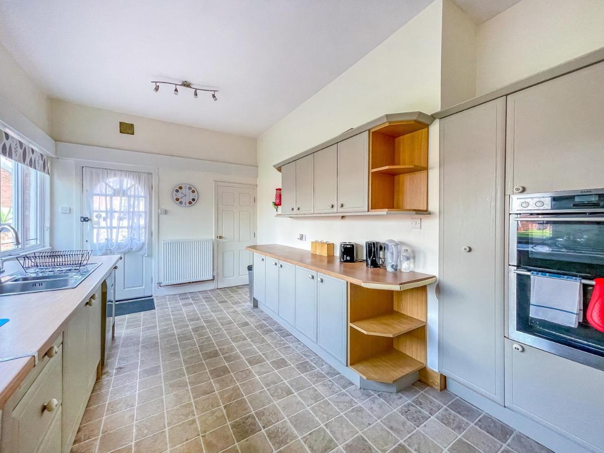 *Rd9Bc* For Your Most Relaxed & Cosy Stay + Free Parking + Free Fast Wifi * Leeds  Eksteriør bilde